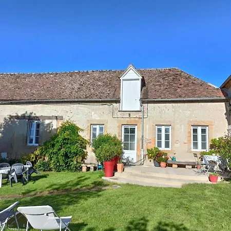 Avec Piscine Partagee, Terrasse Et Parking Prive A Deux Pas De Moulins - Fr-1-489-373 Neuvy (Allier)