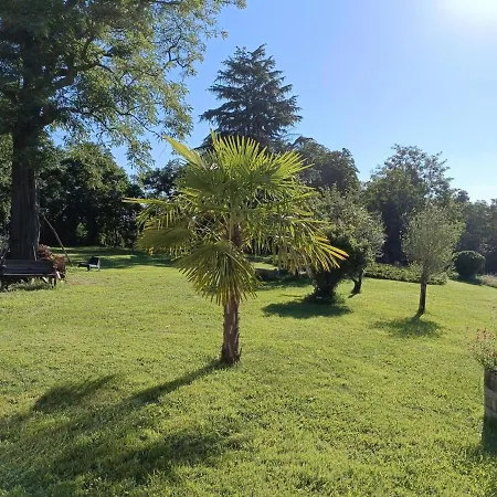 Avec Piscine Partagee, Terrasse Et Parking Prive A Deux Pas De Moulins - Fr-1-489-373 * Neuvy (Allier)