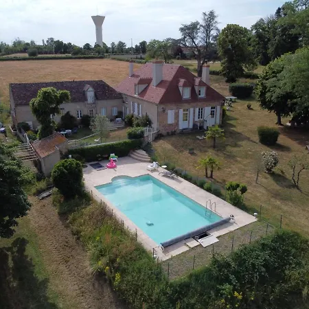 Semesterbostad Avec Piscine Partagee, Terrasse Et Parking Prive A Deux Pas De Moulins - Fr-1-489-373 *