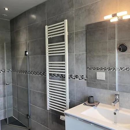 Avec Piscine Partagee, Terrasse Et Parking Prive A Deux Pas De Moulins - Fr-1-489-373 Semesterbostad